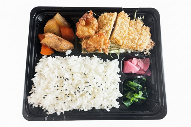 ボリュームヒレカツ＆唐揚げ弁当（とり大根）