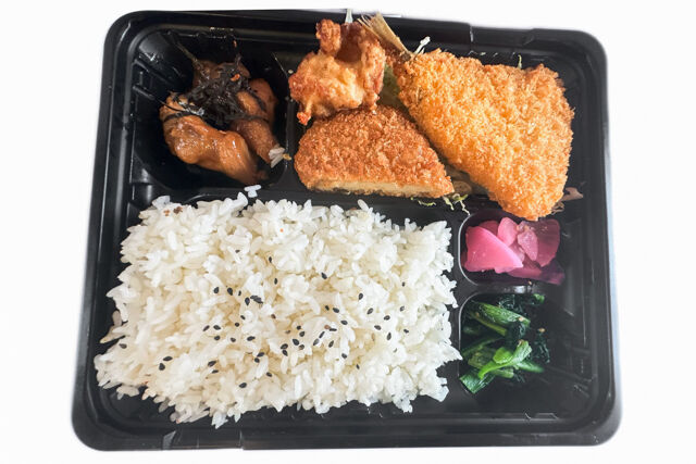 ボリュームアジフライ＆コロッケ弁当（焼き鳥）