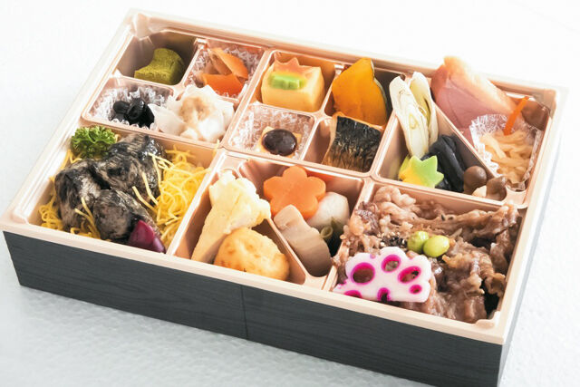 牛すき焼きと鶏炭火焼き弁当