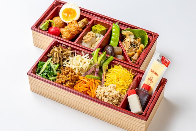 二色そぼろと五菜雅（みやび）二段御膳〜豚の生姜焼き〜