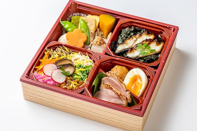 鰻のひつまぶし風ごはんと二色そぼろ五菜升めし〜鴨あぶり焼き〜