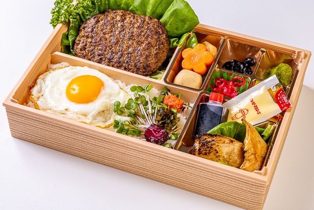 日の出ハンバーグとスパイシーチキン御膳
