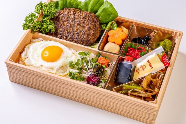 日の出ハンバーグと豚の生姜焼き御膳