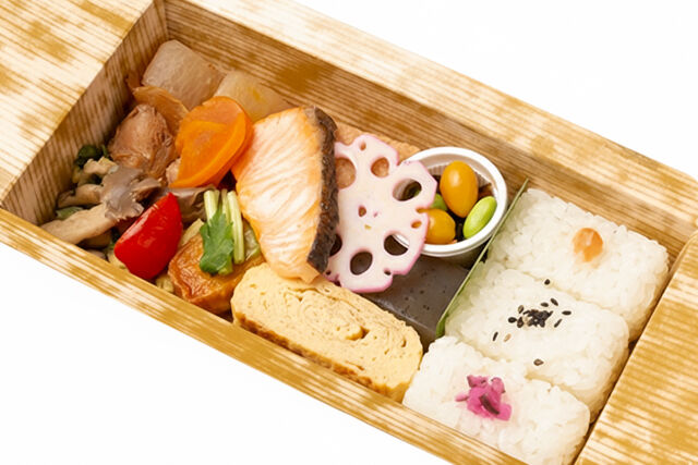 熟成塩麹仕立て 鮭の旨味焼きと彩り御膳