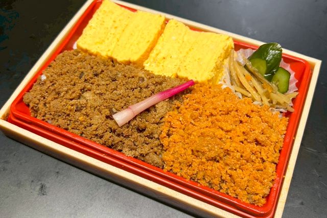 鶏そぼろ弁当（鮭明太子）