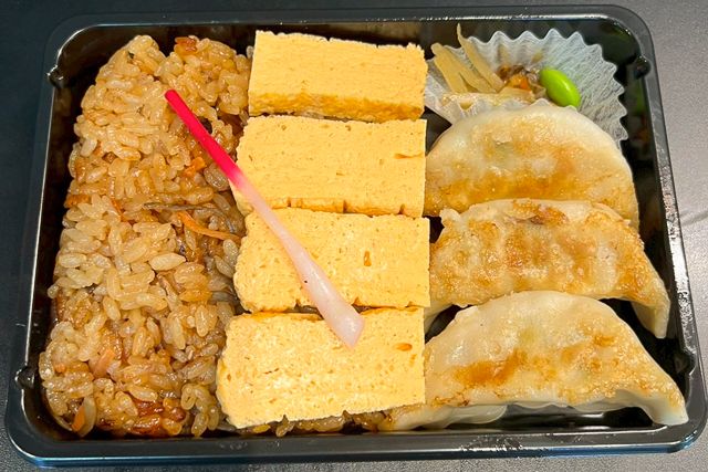 しめじ＆きんぴらの炊き込みご飯餃子弁当