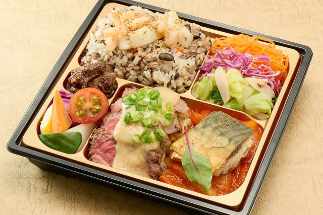 牛赤身と鯖のポワレ 魚介類の炊き込みご飯 バーニャカウダ