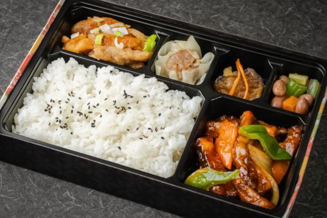 茄子の四川風炒めと油淋鶏弁当