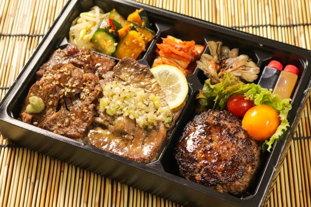 一塊之肉とハンバーグ弁当