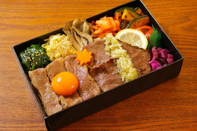 【ダブル盛り】黒毛和牛すき焼き＆塩ダレ牛タン飯