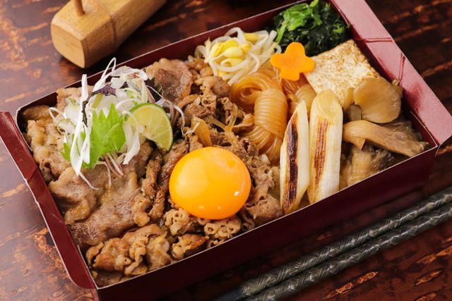 すき焼きと牛しゃぶの合盛り重