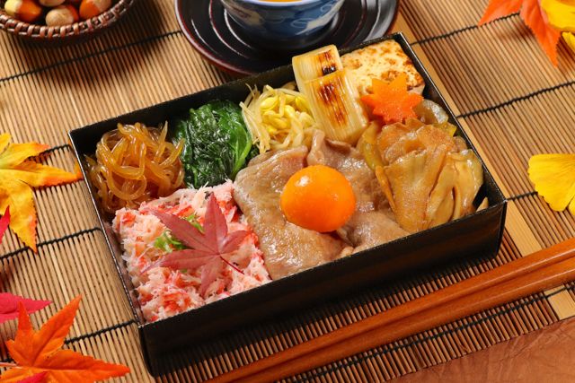 【秋季限定】蟹と松茸の黒毛和牛すき焼き重