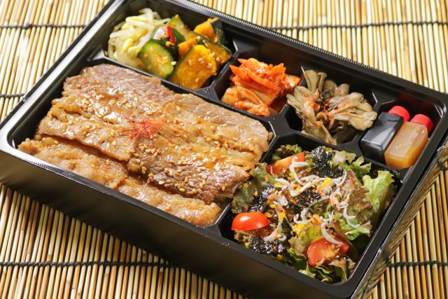 牛カルビ焼肉とからすみしらすサラダ弁当
