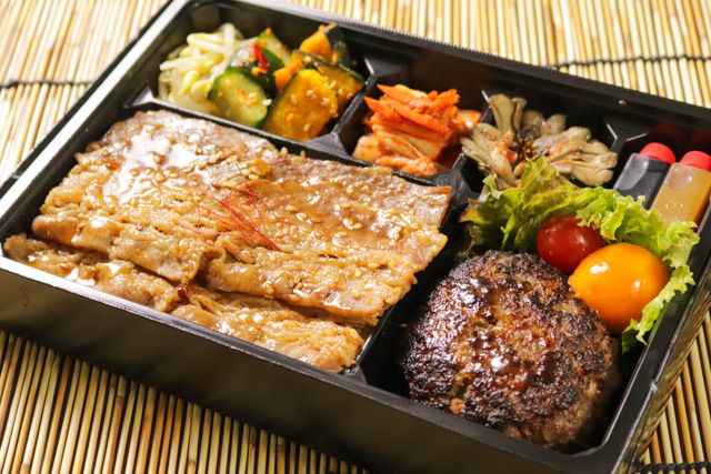 牛カルビ焼肉とハンバーグ弁当