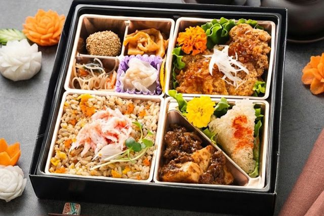 【熨斗対応可】赤焔（せきえん）〜紅ズワイ蟹炒飯と油淋鶏と四川麻婆豆腐〜