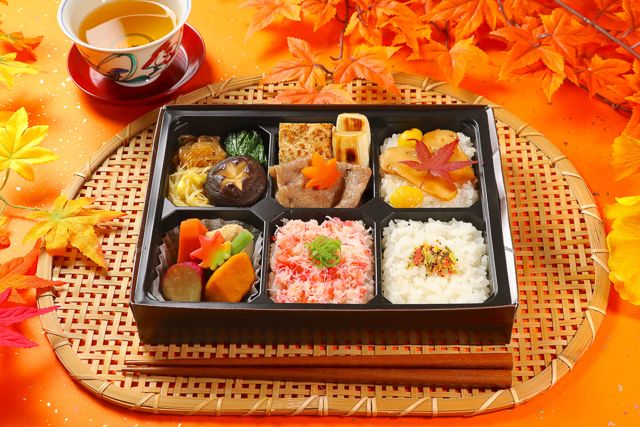 【秋季限定】松茸と蟹ご飯 和牛すき焼き弁当