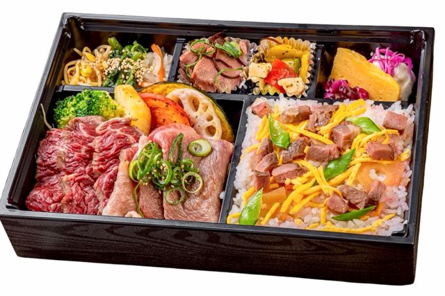 牛ちらし寿司と黒毛牛ハラミステーキ＆和牛コウネ焼肉相盛り弁当