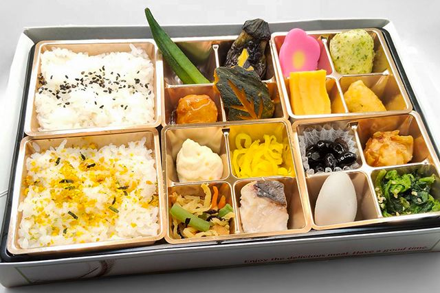 おかずたっぷり彩弁当