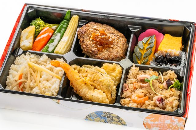 【期間限定】海鮮炊き込みごはんと天ぷら3種のグリルハンバーグ弁当