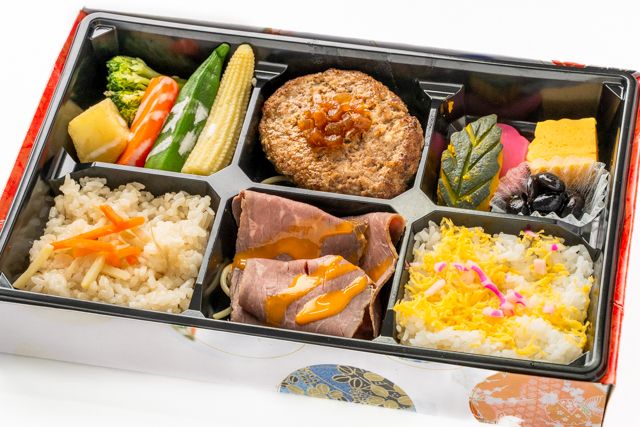 錦糸ごはんとローストビーフのグリルハンバーグ弁当