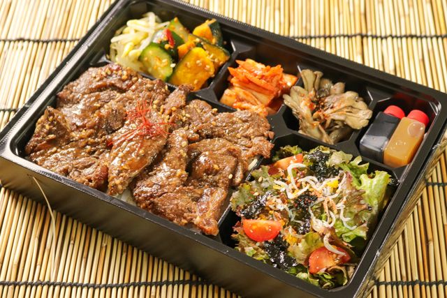 牛ハラミ焼肉とからすみしらすサラダ弁当