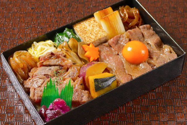 黒毛和牛すき焼きと牛ステーキ極重