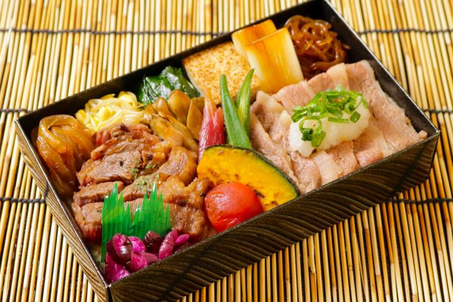 【夏季限定】黒毛和牛夏野菜おろし牛しゃぶと牛ステーキ極重