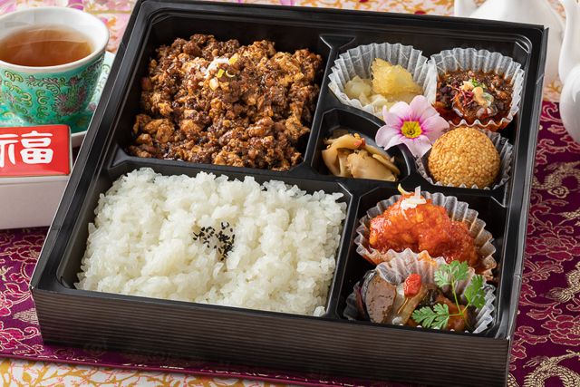 特パンダ弁当（麻婆豆腐）