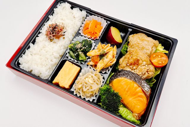 咲楽御膳（鮭と唐揚げ）