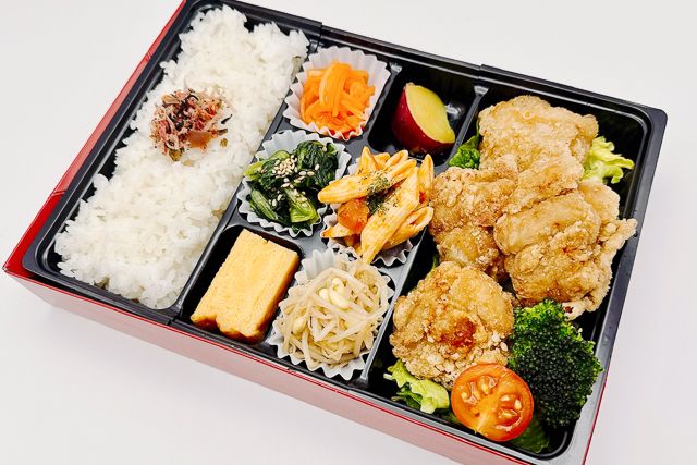 咲楽御膳（鶏モモ肉の唐揚げ）