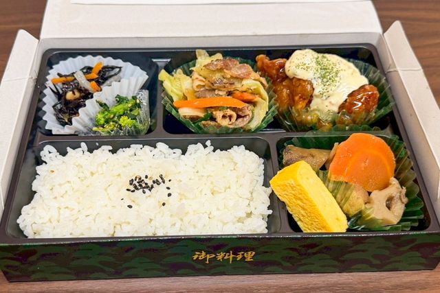 野菜炒め＆チキン南蛮弁当