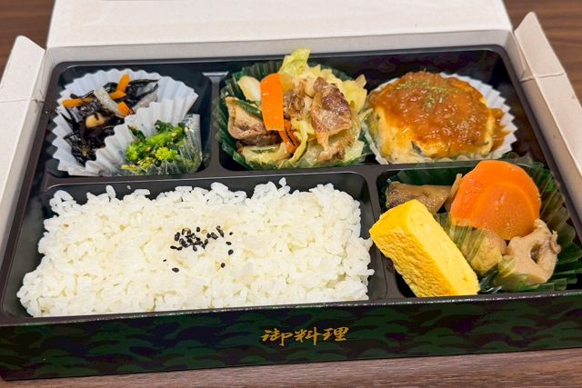 野菜炒め＆豆腐ハンバーグ弁当