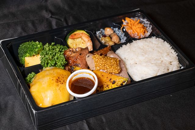 【夏限定】ゴルビージャックチーズバーグ＆スパイシーBBQ＆生ソーセージグリル マスタード付