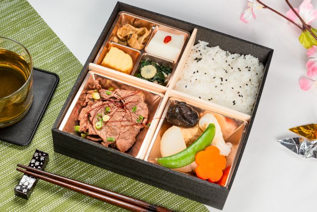 【熨斗対応可】牛カルビ焼肉松花堂弁当