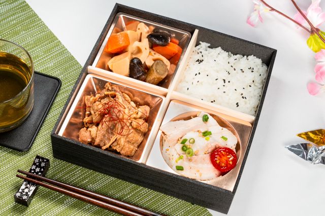 【熨斗対応可】牛すきと豚しゃぶの肉盛り弁当