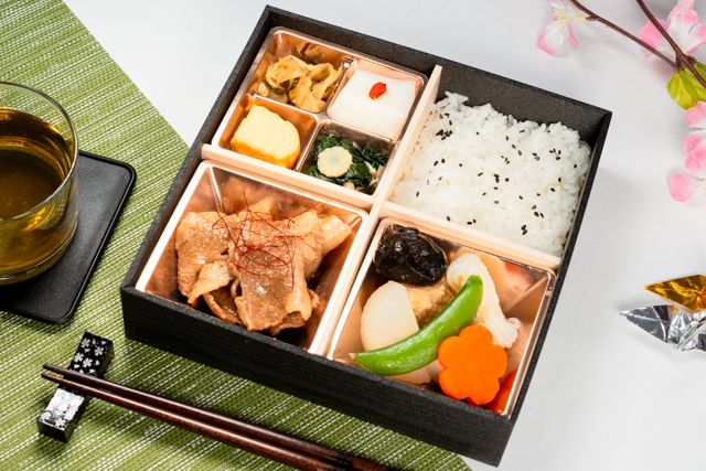 【熨斗対応可】国産トモバラ牛すき弁当
