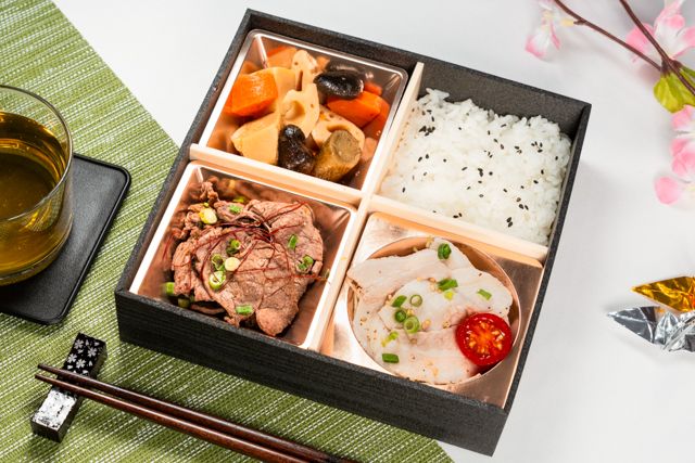 【熨斗対応可】牛カルビ焼きと豚しゃぶの肉盛り弁当