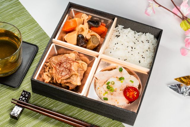 【熨斗対応可】国産トモバラ牛すきと豚しゃぶの肉盛り弁当