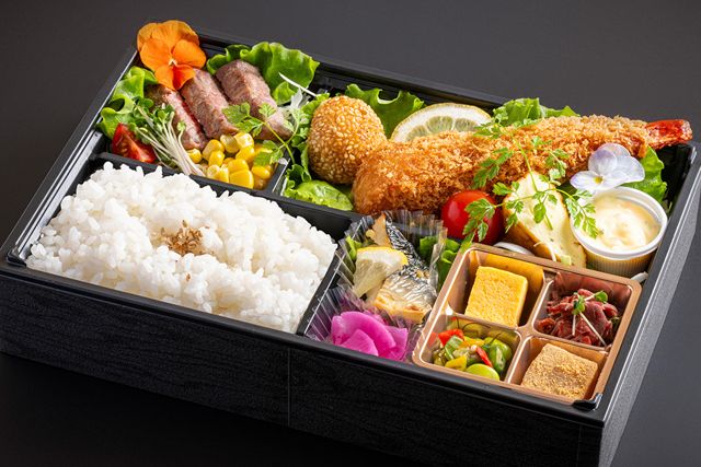 彩～手仕込み大エビフライと特製牛ステーキ～