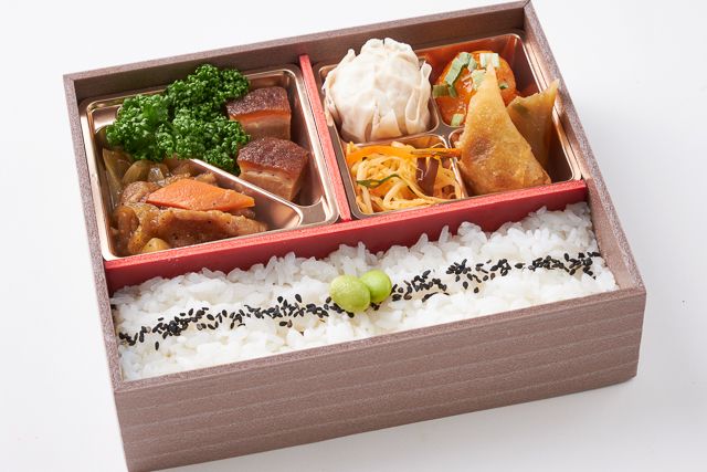 TSUBAME-豚の角煮と牛肉の黒胡椒炒め-