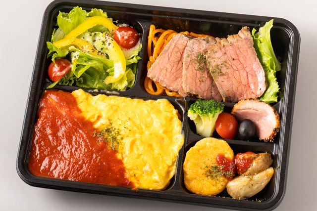 とろ～りオムライスとローストビーフ弁当（トマトソース）