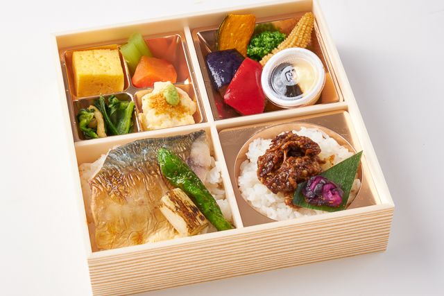 国産鯖の塩焼きと我がまま彩菜