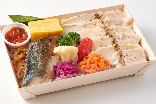 アマニ鶏のスチームチキン〜野菜のラタトゥイユソース〜＆国産さば塩焼き