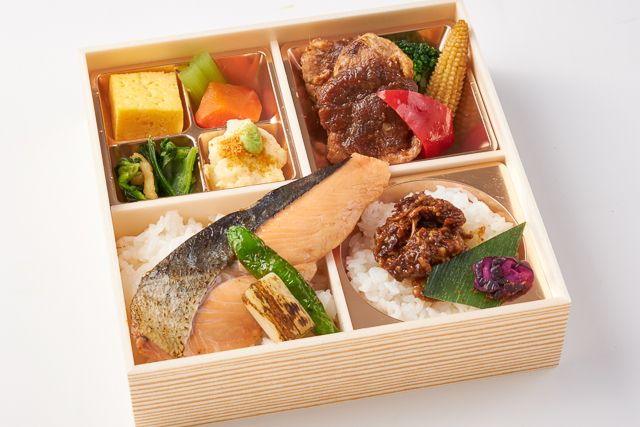 国産鮭の塩焼きと豚肉の生姜焼き