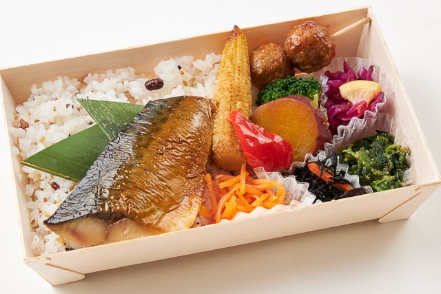 鯖の塩焼きと彩りバランスBOX（雑穀米）