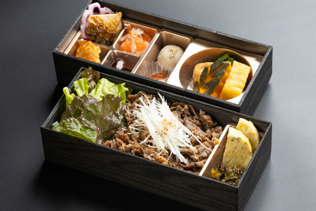 【熨斗対応可】－極－厳選黒毛和牛焼肉幕の内弁当（チキン南蛮風）