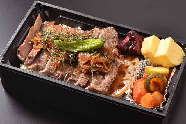 手作りオニオンソースのステーキ丼