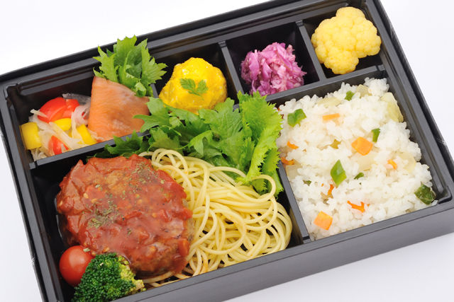 アトリエBOX～トマトソースの和牛豆腐ハンバーグとベジタブルピラフ～