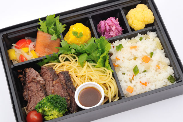 アトリエBOX～和牛ステーキとベジタブルピラフ～