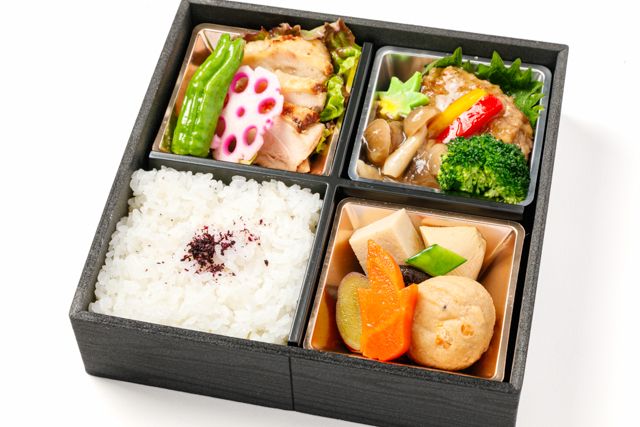 ハラール鶏の照り焼きと和風ハンバーグ弁当